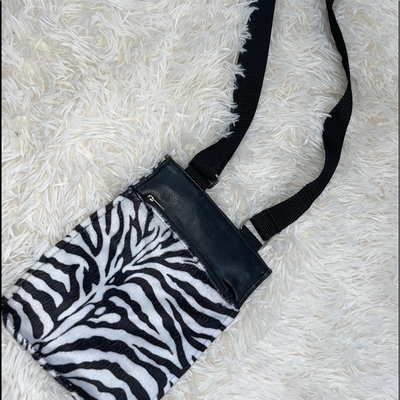 Crossbody Zebra Print - Picture 1 of 8